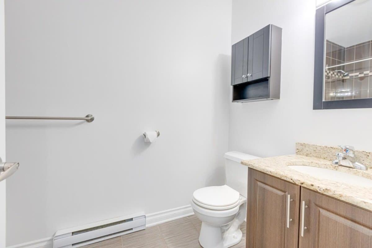 Appartement M11 Gorgeous Bright Corner 2Br In Heart Of Mtl à Montréal Extérieur photo