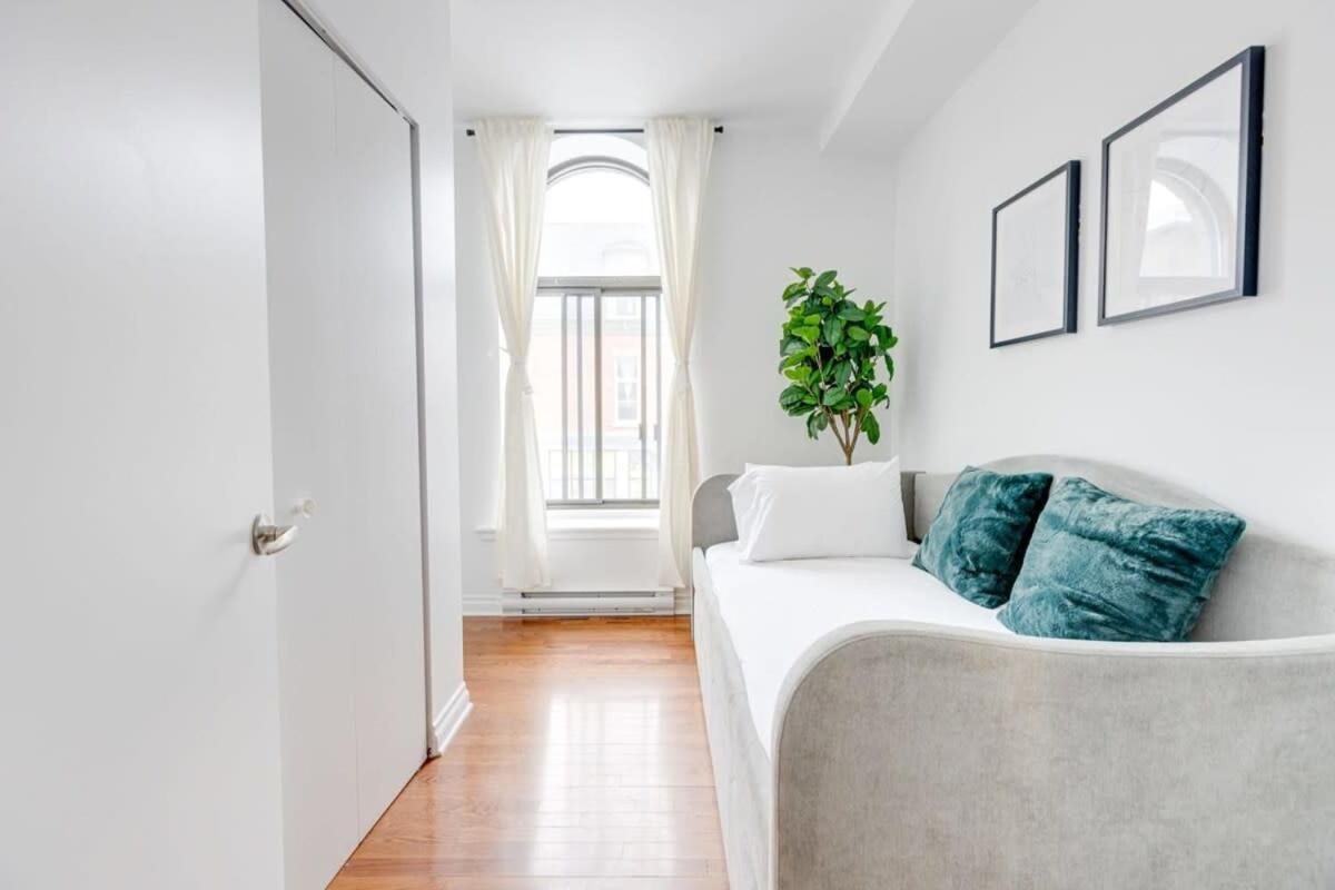 Appartement M11 Gorgeous Bright Corner 2Br In Heart Of Mtl à Montréal Extérieur photo
