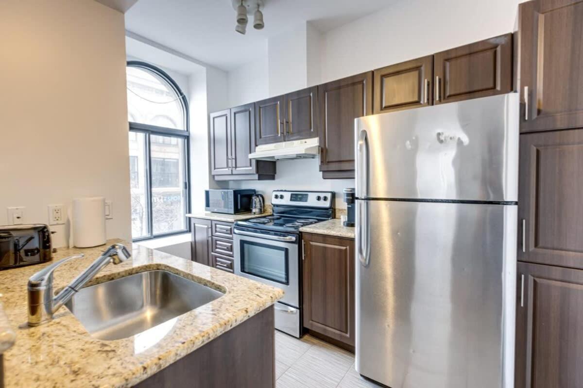 Appartement M11 Gorgeous Bright Corner 2Br In Heart Of Mtl à Montréal Extérieur photo